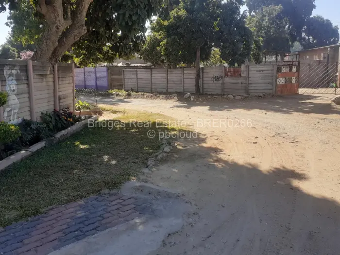 6 Bedroom Cottage/Garden Flat for Sale in Ruwa, Ruwa