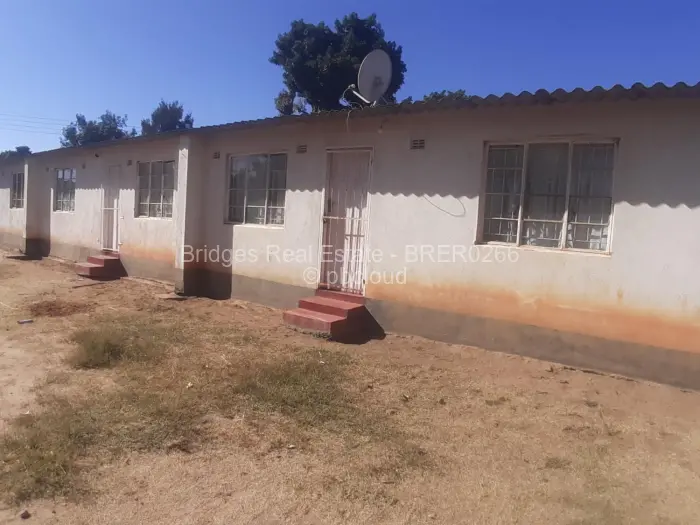 6 Bedroom Cottage/Garden Flat for Sale in Ruwa, Ruwa