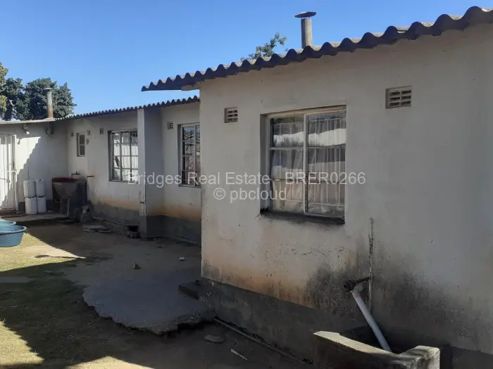 6 Bedroom Cottage/Garden Flat for Sale in Ruwa, Ruwa