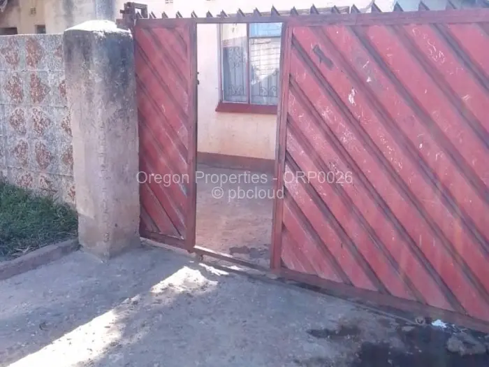 7 Bedroom House for Sale in Budiriro, Harare