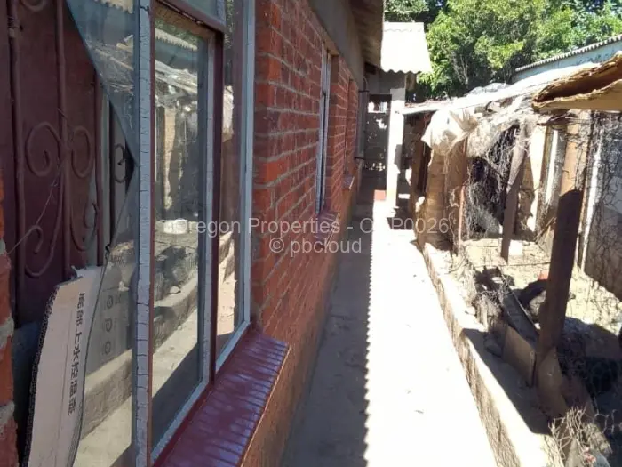 7 Bedroom House for Sale in Budiriro, Harare