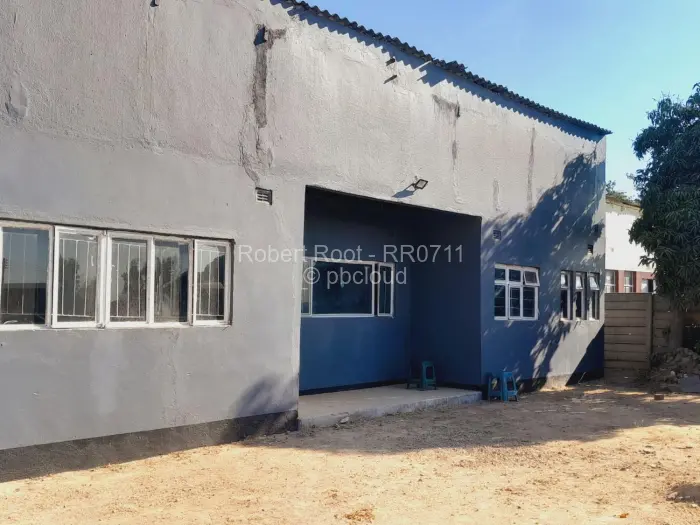 Warehouse/Industrial to Rent in Chitungwiza, Chitungwiza