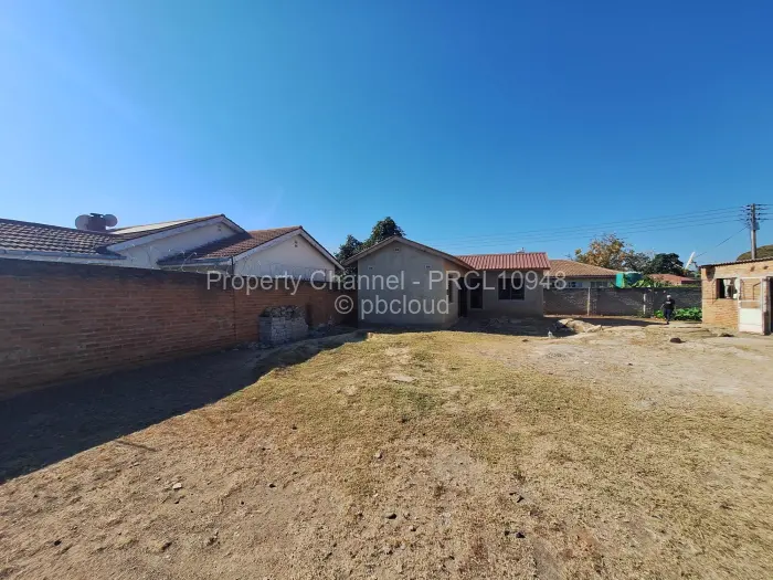 2 Bedroom Cottage/Garden Flat for Sale in Zimre Park, Harare