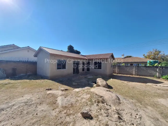2 Bedroom Cottage/Garden Flat for Sale in Zimre Park, Harare