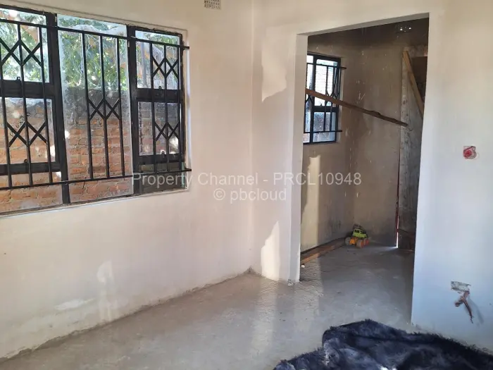 2 Bedroom Cottage/Garden Flat for Sale in Zimre Park, Harare