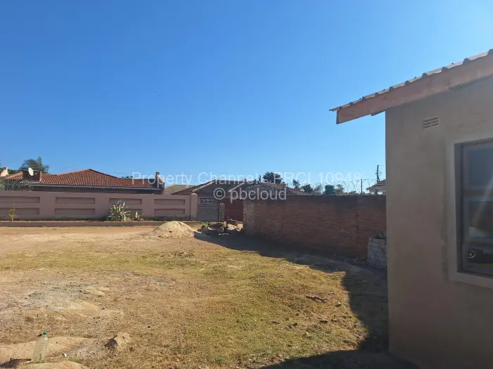 2 Bedroom Cottage/Garden Flat for Sale in Zimre Park, Harare