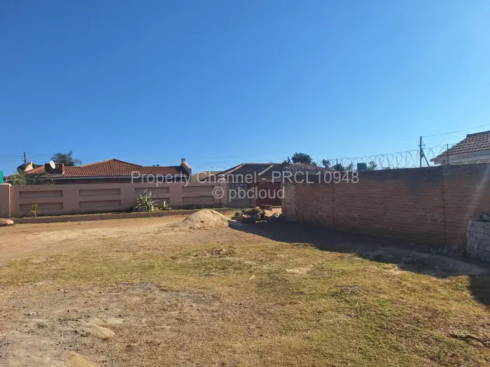 2 Bedroom Cottage/Garden Flat for Sale in Zimre Park, Harare