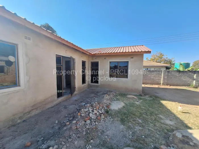 2 Bedroom Cottage/Garden Flat for Sale in Zimre Park, Harare