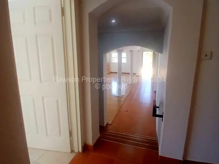 5 Bedroom House for Sale in Borrowdale, Harare