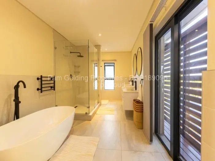 6 Bedroom House to Rent in Shawasha Hills, Harare