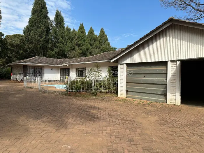 5 Bedroom House to Rent in Borrowdale, Harare