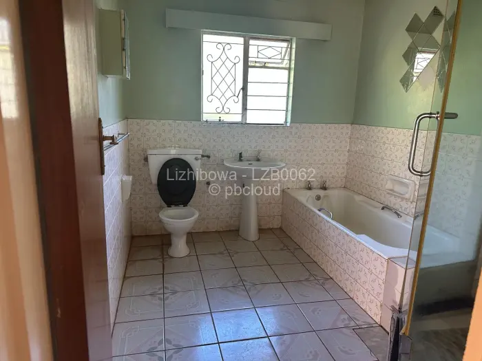 5 Bedroom House to Rent in Borrowdale, Harare