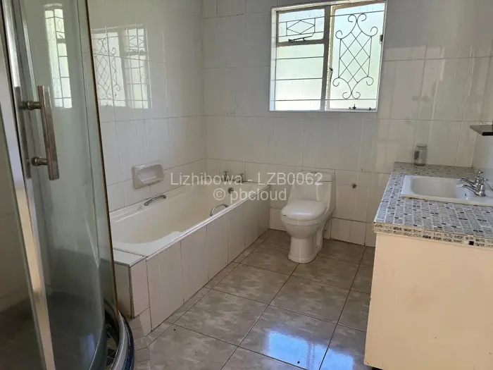 5 Bedroom House to Rent in Borrowdale, Harare