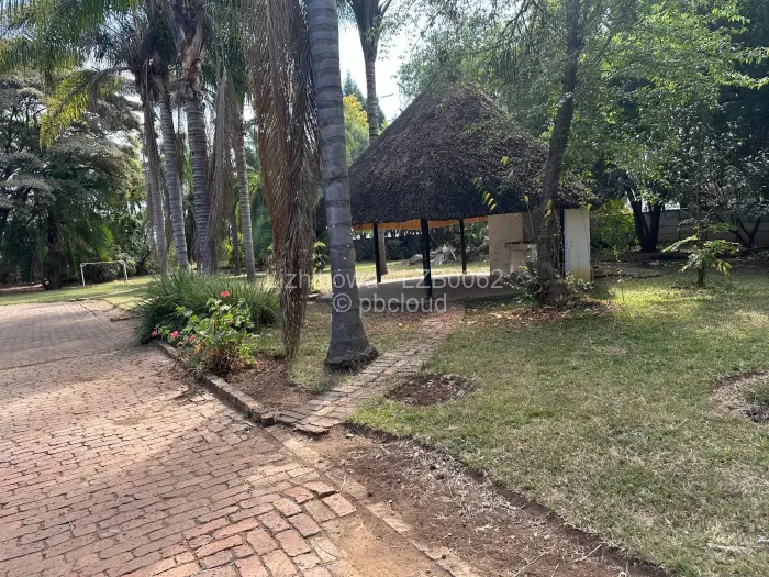 5 Bedroom House to Rent in Borrowdale, Harare