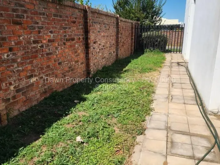 Townhouse/Cluster for Sale in Arlington, Harare