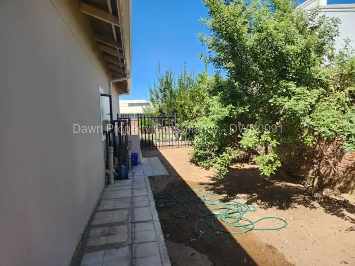 Townhouse/Cluster for Sale in Arlington, Harare