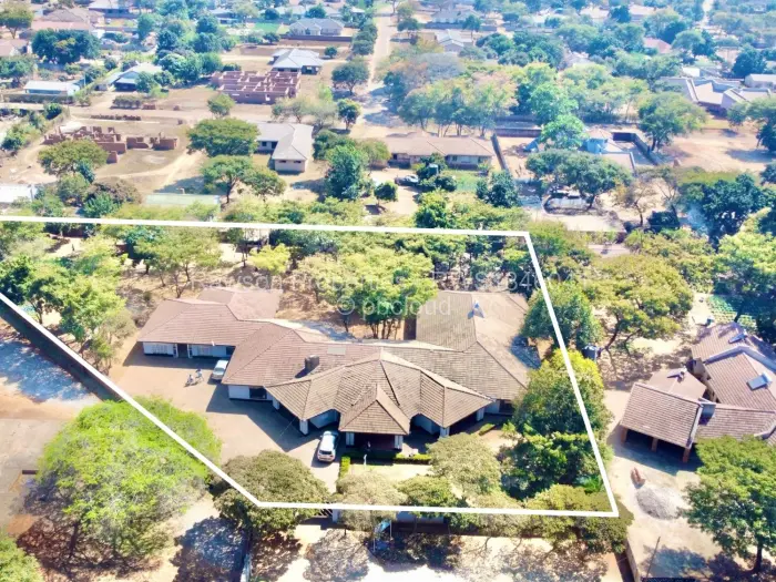 6 Bedroom House for Sale in Norton, Norton