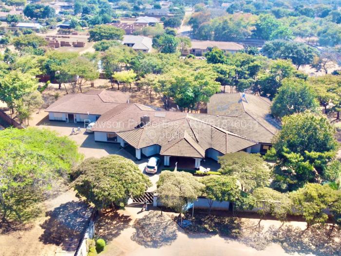 6 Bedroom House for Sale in Norton, Norton