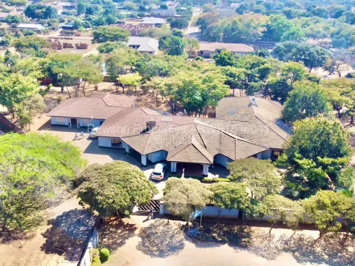 6 Bedroom House for Sale in Norton, Norton