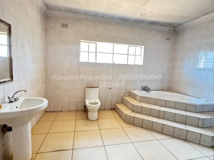 6 Bedroom House for Sale in Norton, Norton