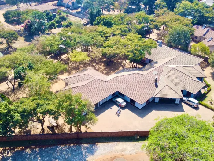 6 Bedroom House for Sale in Norton, Norton