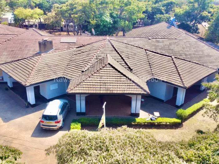 6 Bedroom House for Sale in Norton, Norton