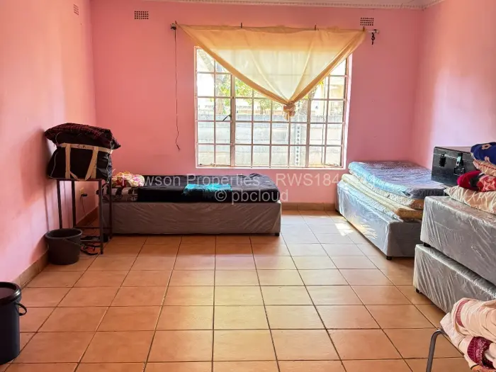 6 Bedroom House for Sale in Norton, Norton