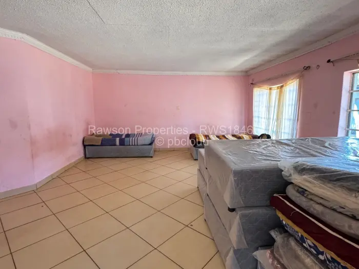 6 Bedroom House for Sale in Norton, Norton