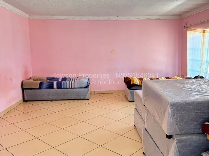 6 Bedroom House for Sale in Norton, Norton