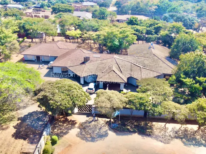 6 Bedroom House for Sale in Norton, Norton