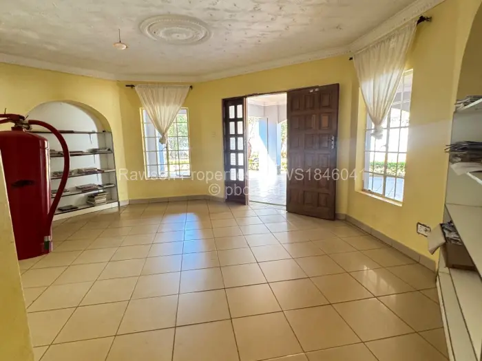 6 Bedroom House for Sale in Norton, Norton