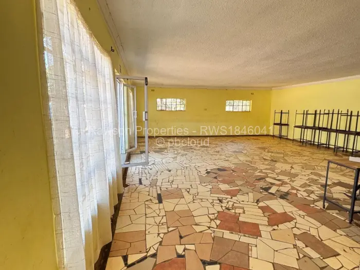 6 Bedroom House for Sale in Norton, Norton