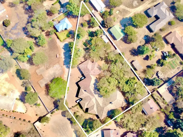 6 Bedroom House for Sale in Norton, Norton