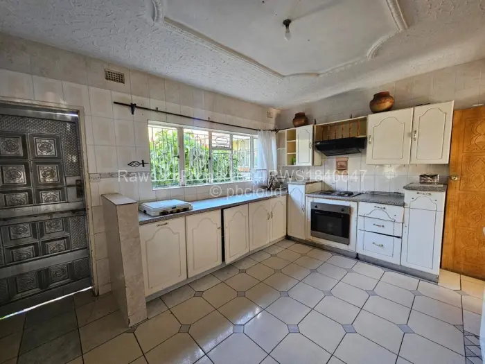 7 Bedroom House for Sale in Matsheumhlope, Bulawayo