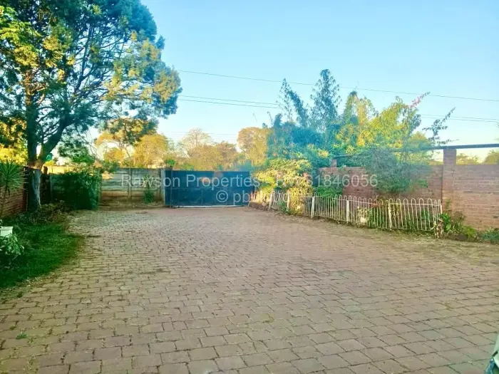 4 Bedroom House for Sale in Matsheumhlope, Bulawayo