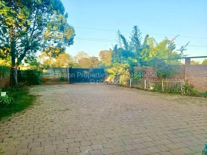 4 Bedroom House for Sale in Matsheumhlope, Bulawayo