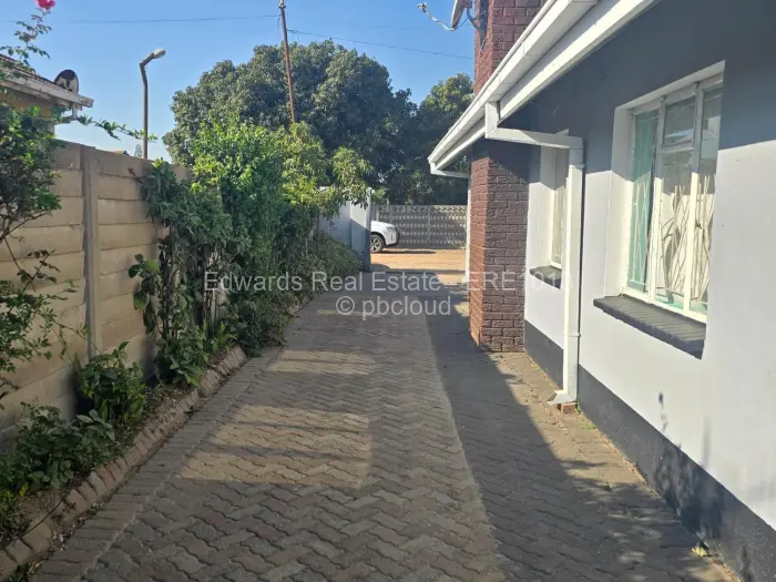 4 Bedroom House for Sale in Southerton, Harare