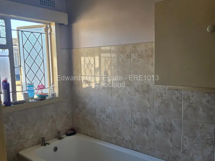 4 Bedroom House for Sale in Southerton, Harare