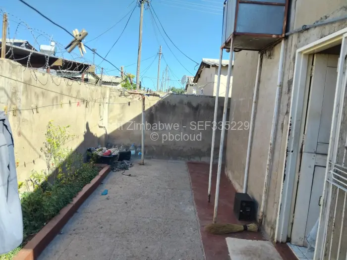 2 Bedroom House for Sale in Cowdray Park, Bulawayo