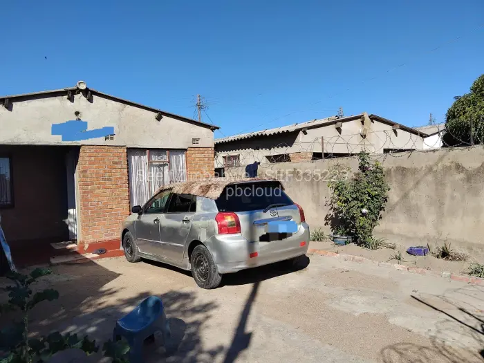2 Bedroom House for Sale in Cowdray Park, Bulawayo
