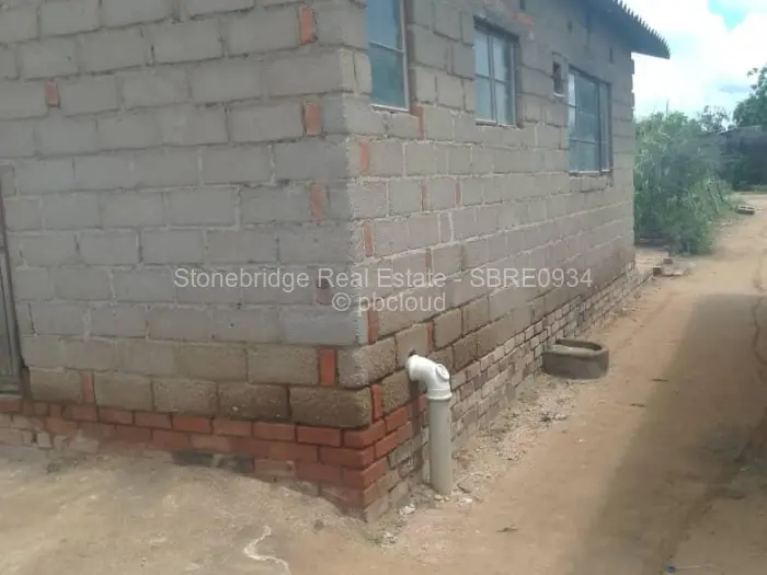 2 Bedroom House for Sale in Cowdray Park, Bulawayo