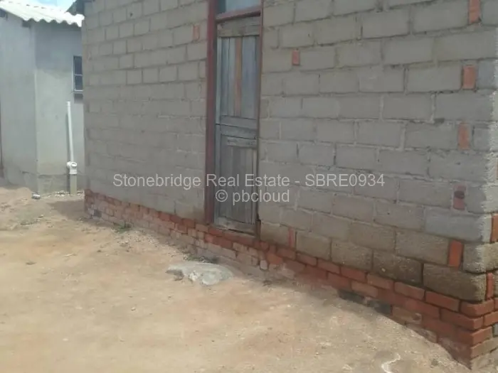 2 Bedroom House for Sale in Cowdray Park, Bulawayo