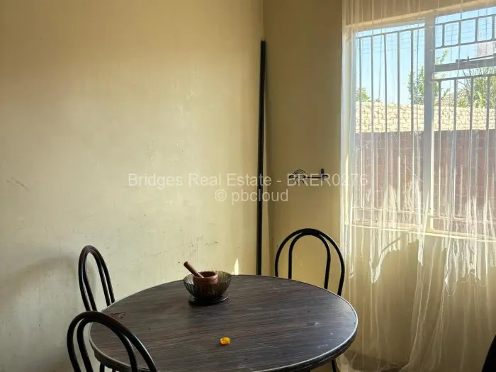 7 Bedroom House for Sale in Chitungwiza, Chitungwiza