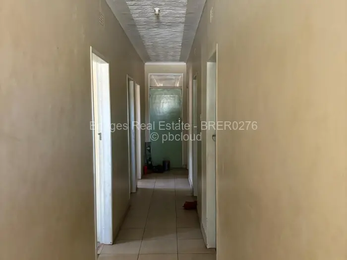 7 Bedroom House for Sale in Chitungwiza, Chitungwiza