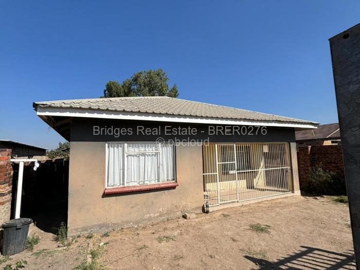 7 Bedroom House for Sale in Chitungwiza, Chitungwiza