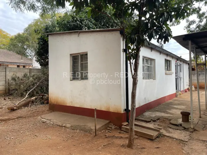 3 Bedroom House for Sale in Famona, Bulawayo