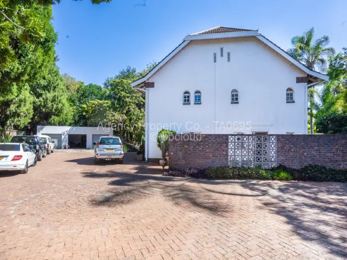 6 Bedroom House for Sale in Highlands, Harare
