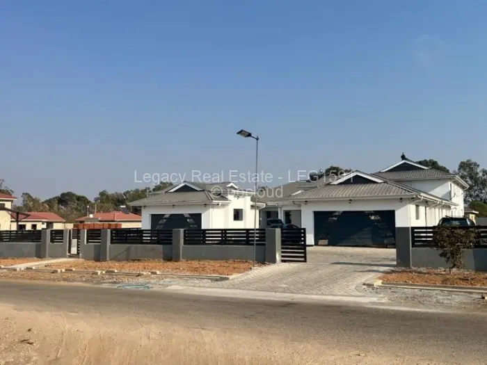 6 Bedroom House for Sale in Arlington, Harare