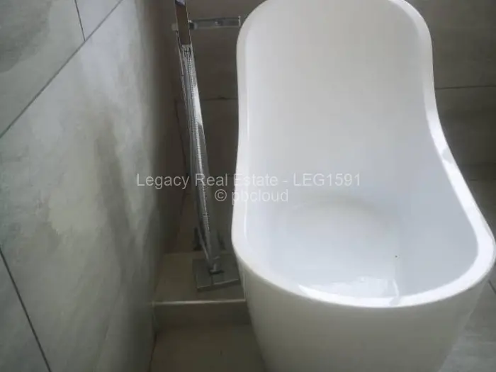 6 Bedroom House for Sale in Arlington, Harare