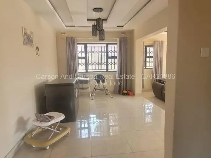 5 Bedroom House to Rent in Manresa